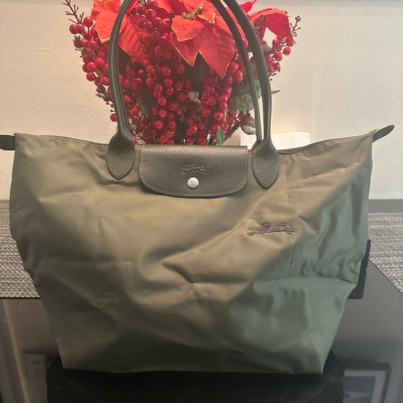 LONGCHAMP- Le Pliage tote (Medium)
GREEN/FOREST - Picture 3 of 4